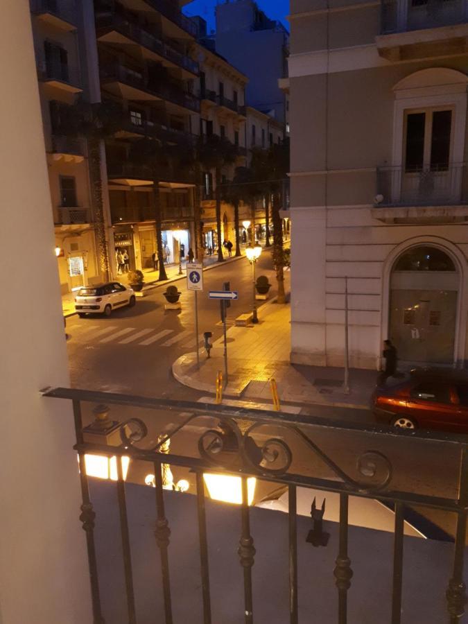 Palazzo Berardi Bed & Breakfast Taranto Bagian luar foto