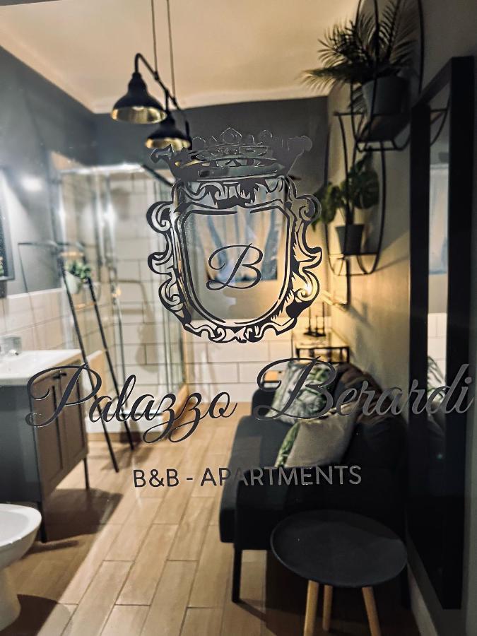 Palazzo Berardi Bed & Breakfast Taranto Bagian luar foto