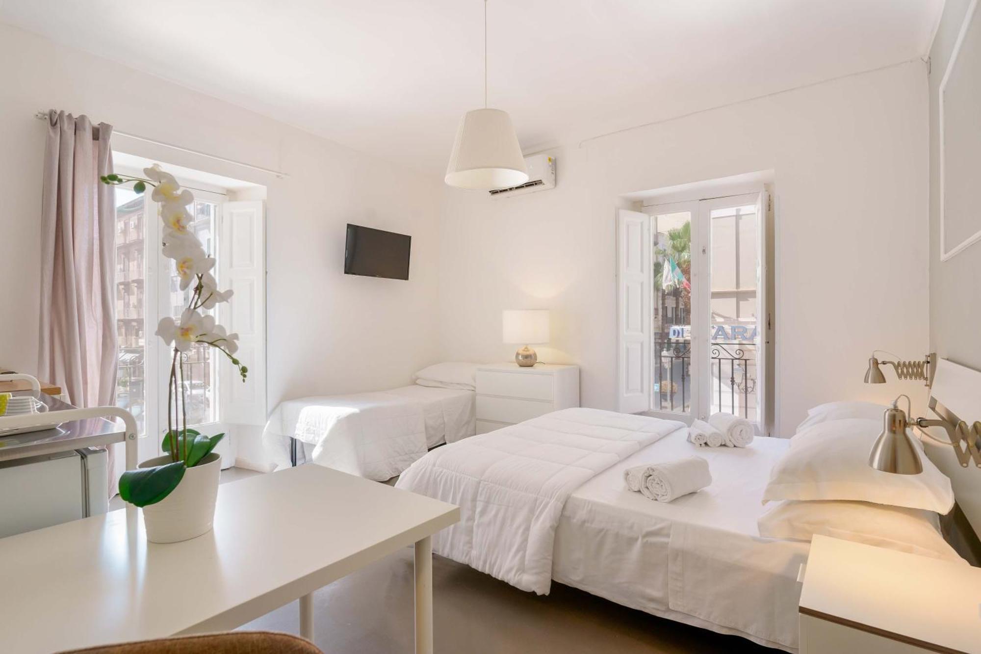 Palazzo Berardi Bed & Breakfast Taranto Bagian luar foto