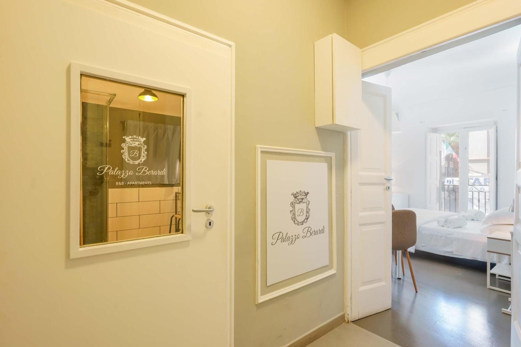 Palazzo Berardi Bed & Breakfast Taranto Bagian luar foto