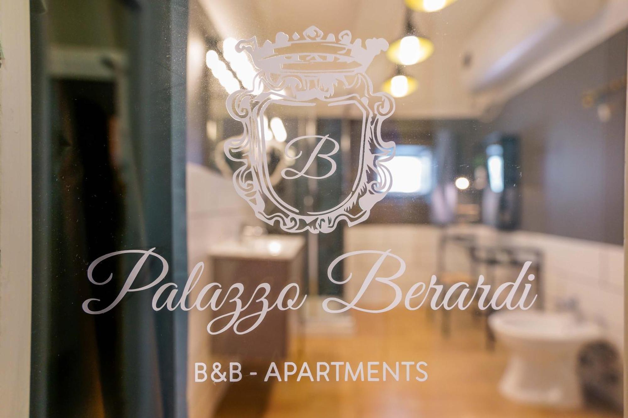 Palazzo Berardi Bed & Breakfast Taranto Bagian luar foto