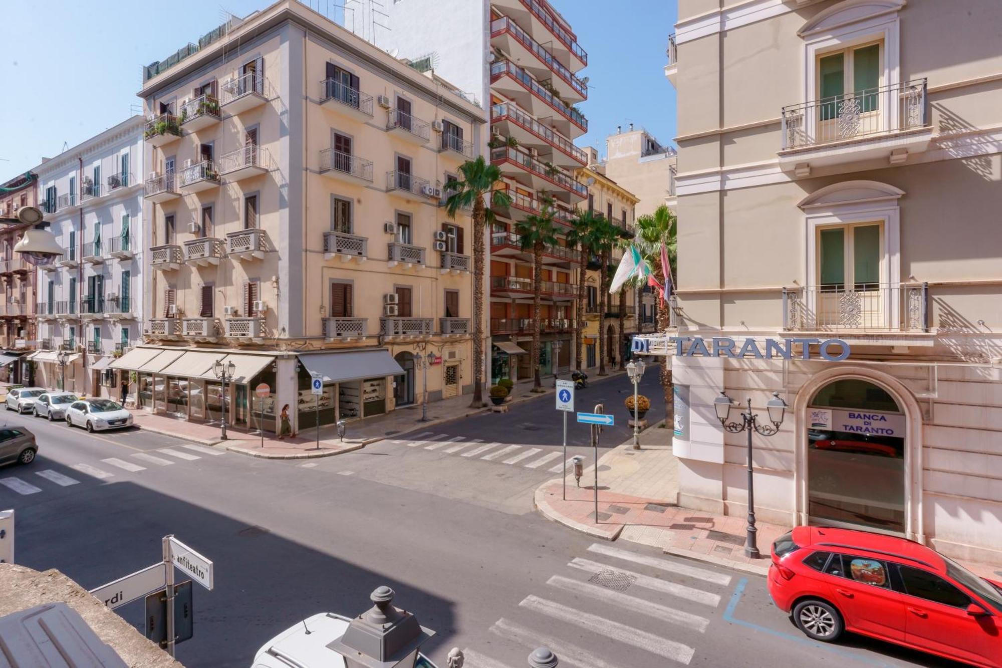 Palazzo Berardi Bed & Breakfast Taranto Bagian luar foto