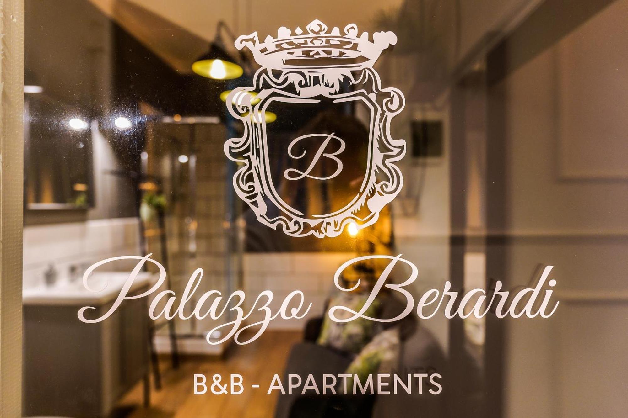 Palazzo Berardi Bed & Breakfast Taranto Bagian luar foto