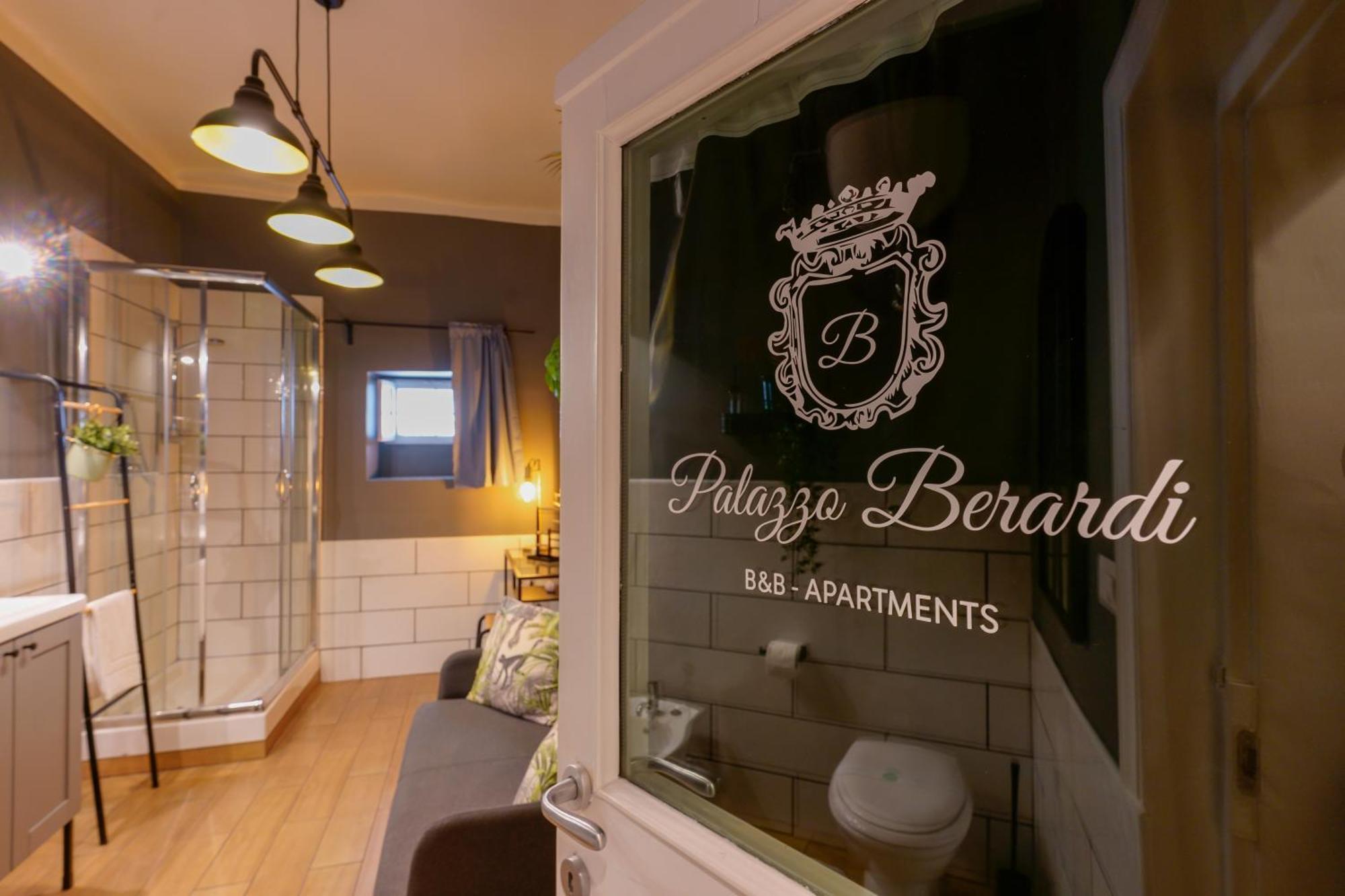 Palazzo Berardi Bed & Breakfast Taranto Bagian luar foto