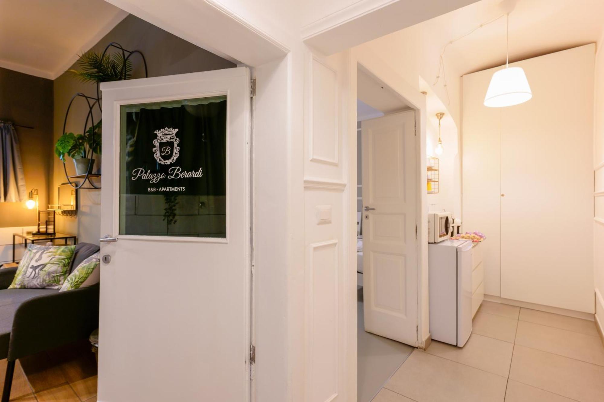 Palazzo Berardi Bed & Breakfast Taranto Bagian luar foto
