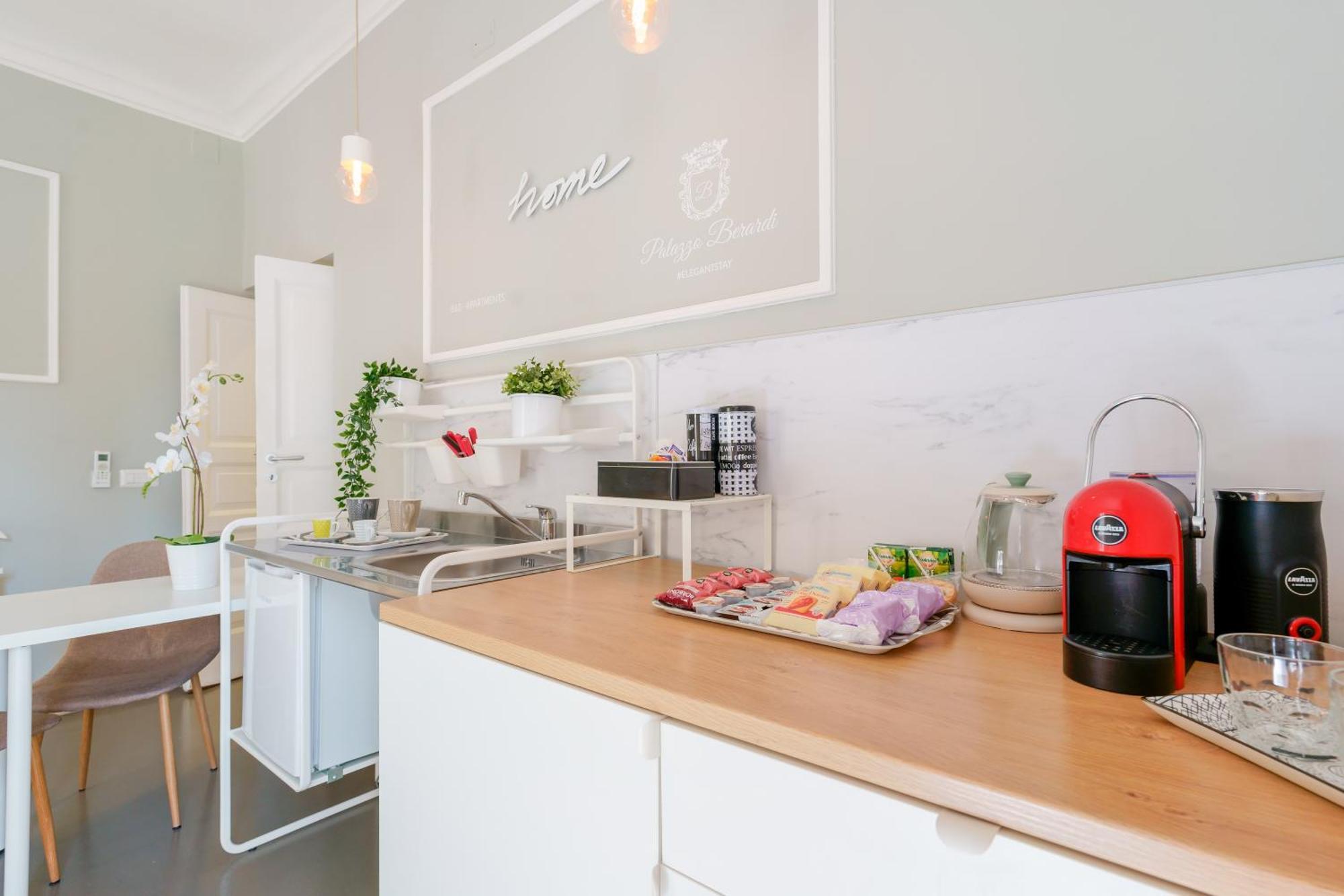 Palazzo Berardi Bed & Breakfast Taranto Bagian luar foto