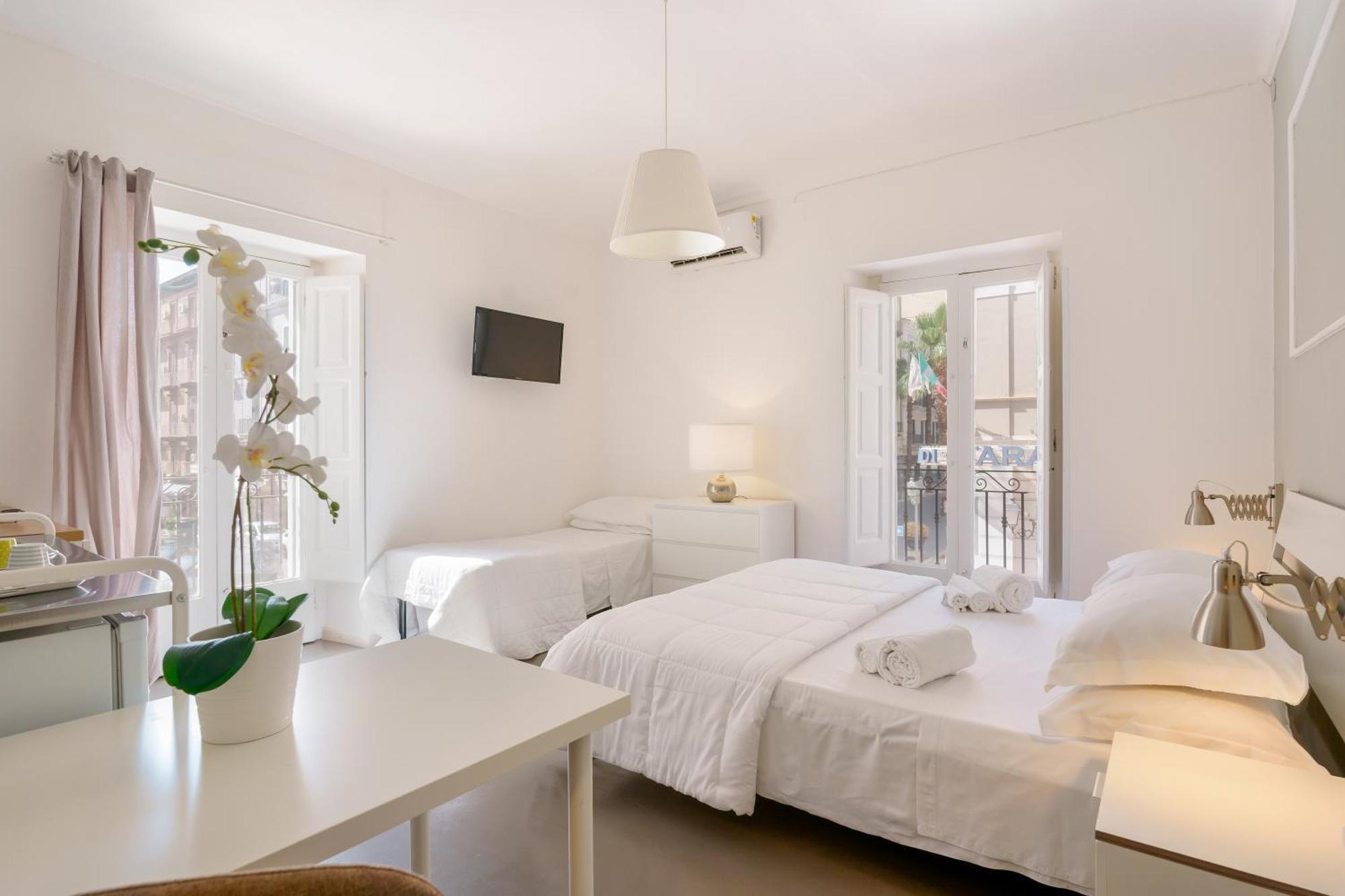 Palazzo Berardi Bed & Breakfast Taranto Bagian luar foto